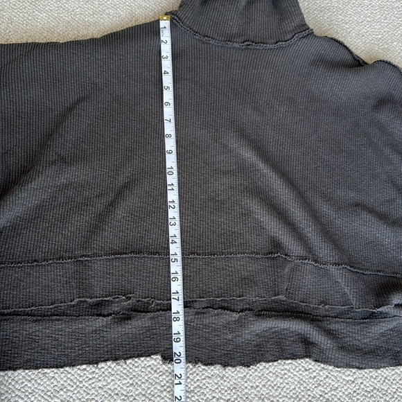 Free People x We The Free Moon Daisy Pullover Size XXS Washed Out Black - Picture 6 of 8